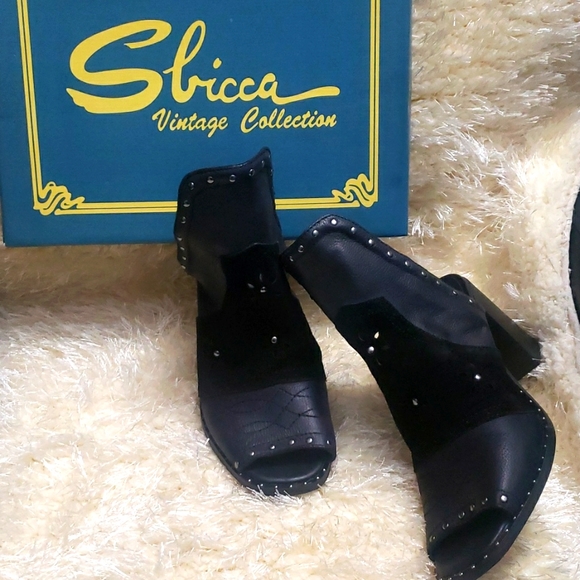 Shoe's - Picture 4 of 4